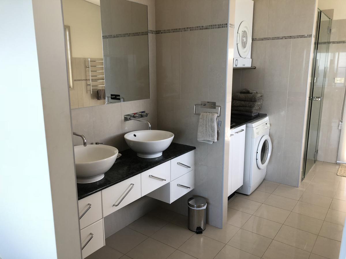 Oceanscape Luxury Beachfront Villas سكوتس هيد الغرفة الصورة